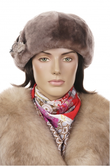 Шапка женская из мутона